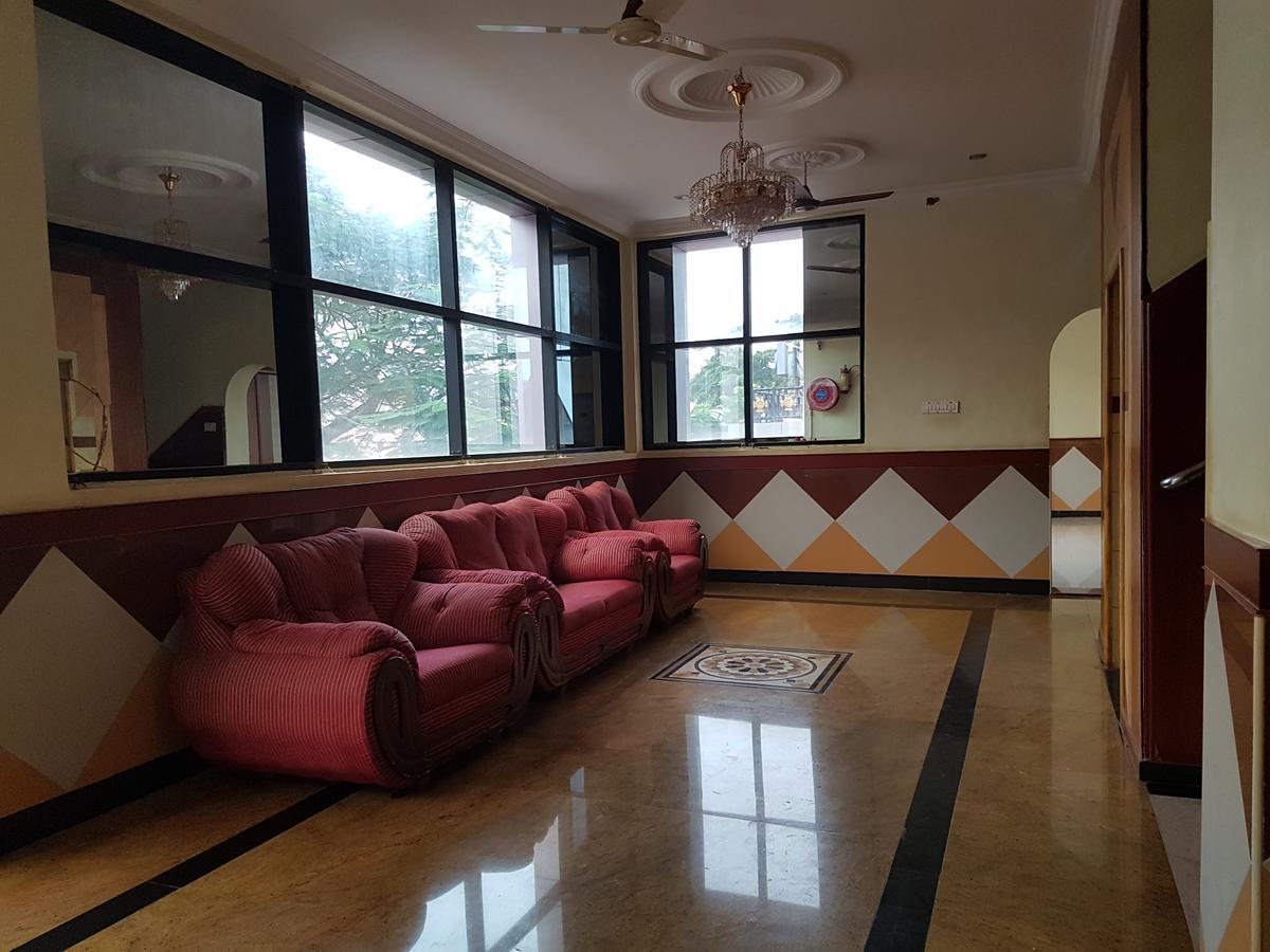 Hotel Subhalakshmi Palace Kāraikkudi Eksteriør bilde
