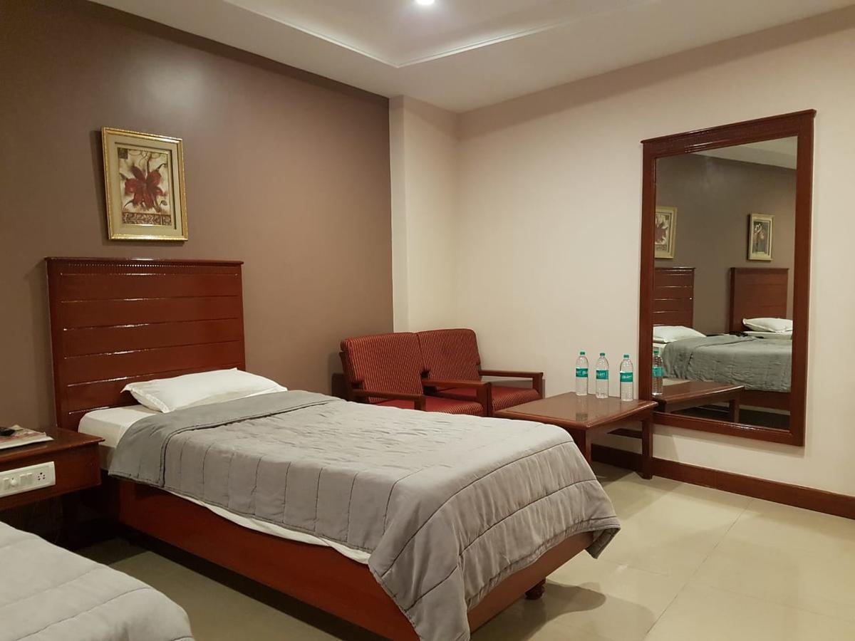 Hotel Subhalakshmi Palace Kāraikkudi Eksteriør bilde