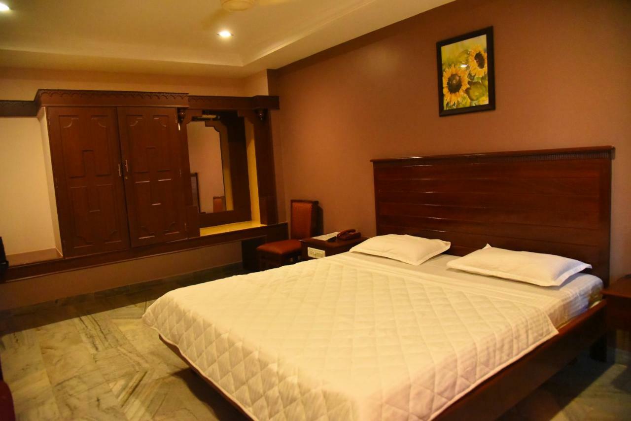 Hotel Subhalakshmi Palace Kāraikkudi Eksteriør bilde