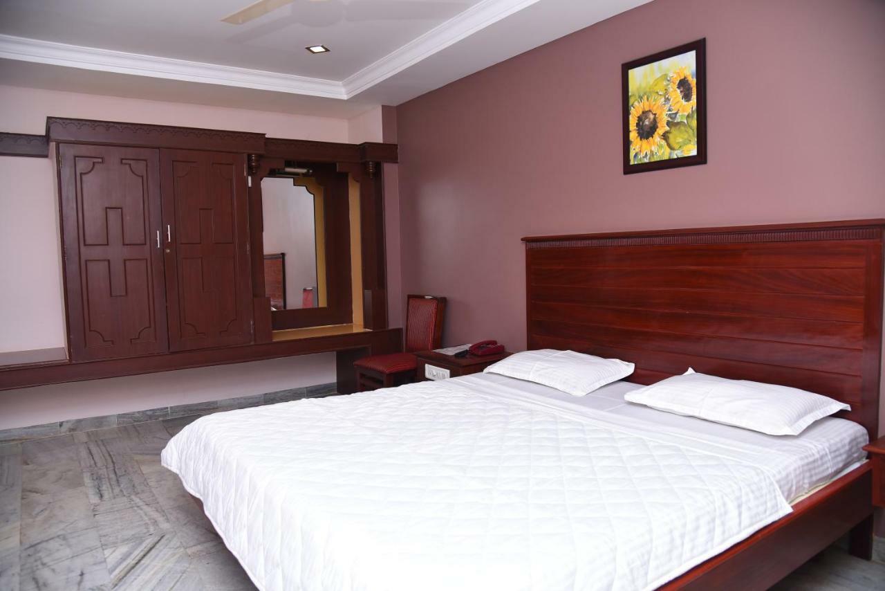 Hotel Subhalakshmi Palace Kāraikkudi Eksteriør bilde
